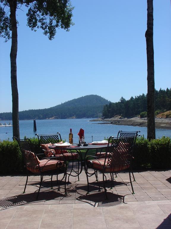 Galiano Oceanfront Inn & Spa Sturdies Bay ภายนอก รูปภาพ