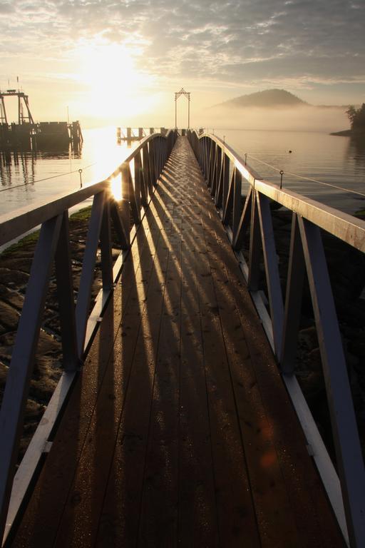 Galiano Oceanfront Inn & Spa Sturdies Bay ภายนอก รูปภาพ