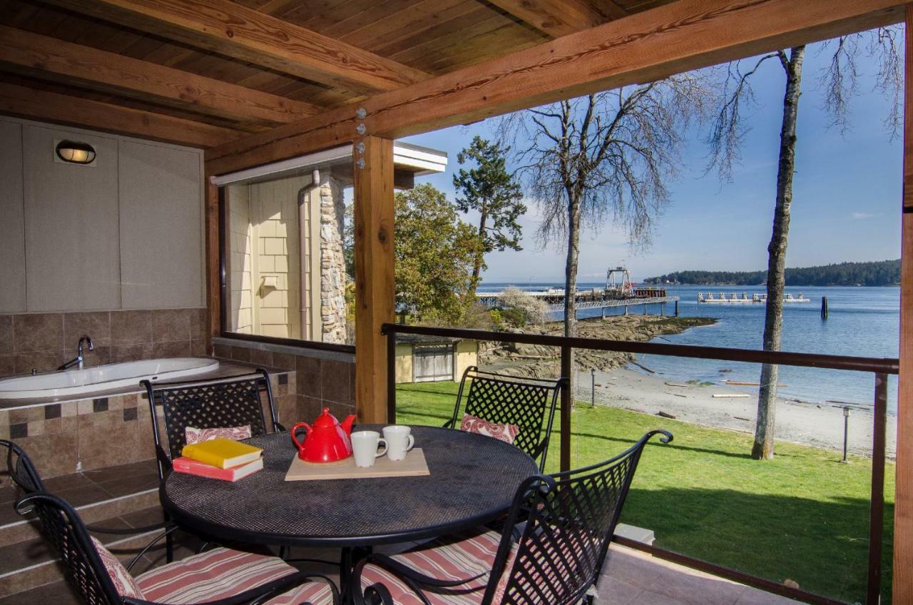 Galiano Oceanfront Inn & Spa Sturdies Bay ภายนอก รูปภาพ