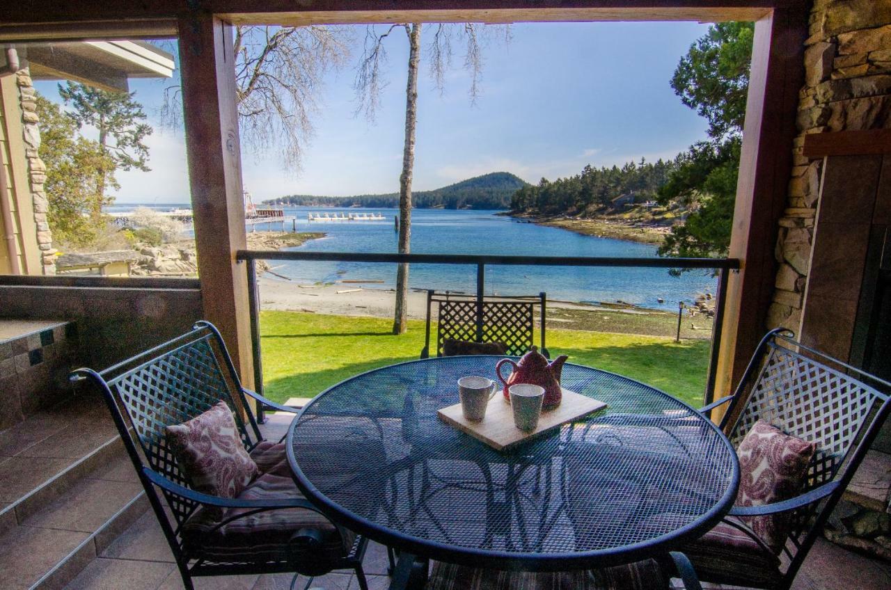 Galiano Oceanfront Inn & Spa Sturdies Bay ภายนอก รูปภาพ