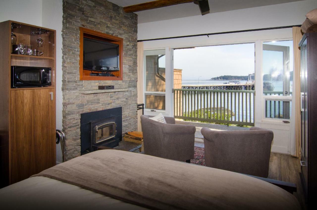 Galiano Oceanfront Inn & Spa Sturdies Bay ภายนอก รูปภาพ